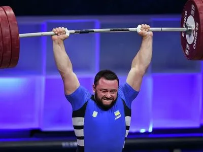 Трехкратный чемпион Европы, украинский тяжелоатлет Чумак - обвиняется в попытке подкупа допинг-офицера