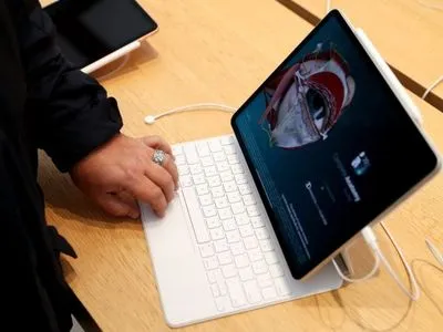 Bloomberg: Apple планирует выпускать iPad со стеклянным корпусом