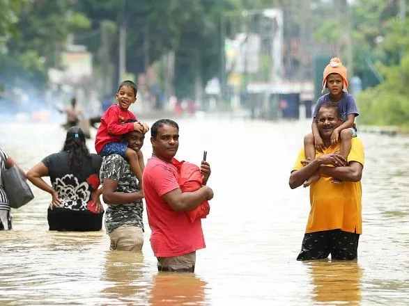 Наводнения и оползни убили по меньшей мере 17 человек в Шри-Ланке