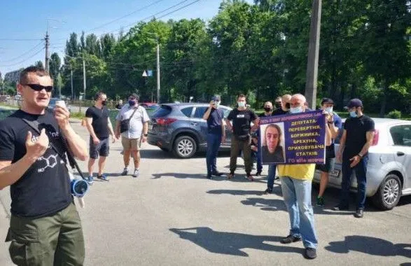 Что скрывает Мирошниченко: возле отеля скандального экс-нардепа прошла акция протеста - СМИ