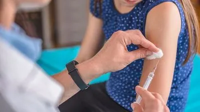 В эти выходные центры массовой вакцинации будут работать в 14 регионах Украины - Минздрав