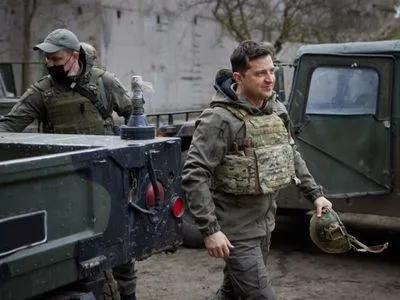 Менше половини українців підтримує зусилля Зеленського, спрямовані на врегулювання ситуації на Донбасі – опитування