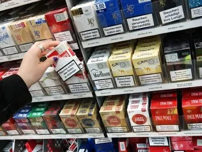 У Британії пропонують продавати сигарети з 21 року