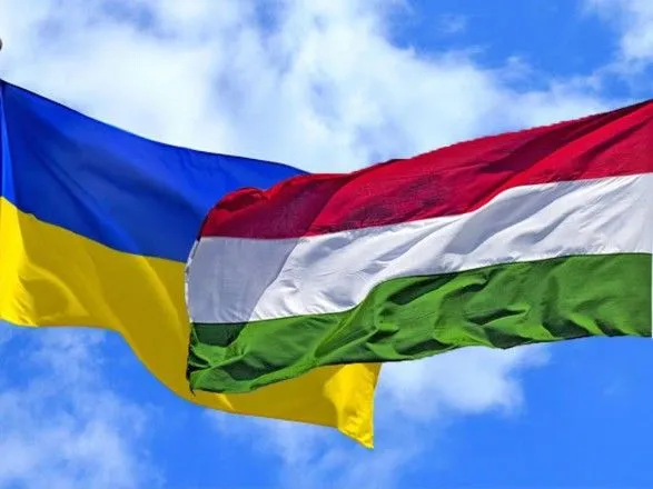 Украина и Венгрия взаимно признали свидетельства о вакцинации