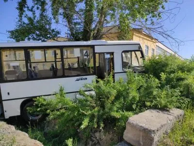 У закритому місті у РФ автобус в'їхав в зупинку: загинули щонайменше 6 людей
