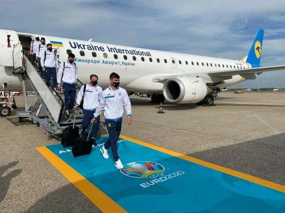 Збірна України з футболу прибула до Нідерландів