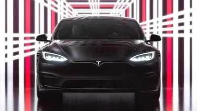 Tesla представила свій найшвидший електромобіль
