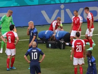 Евро-2020: футболист сборной Дании Эриксен потерял сознание на поле во время матча с финнами