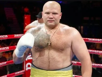Бокс: украинский супертяжеловес одержал победу нокдауном