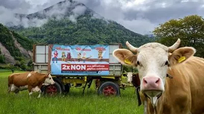 Швейцарцы голосуют на референдуме о запрете пестицидов