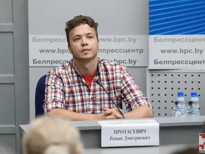 Романа Протасевича привели на брифинг в МИД Беларуси: о чем говорят