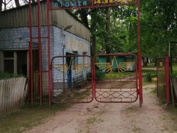 Под Киевом двое детей упали в яму уличного туалета: 10-летняя девочка погибла, 4-летний мальчик в больнице