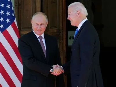 Байден и Путин "обменялись любезностями" перед началом встречи: что сказали друг другу лидеры