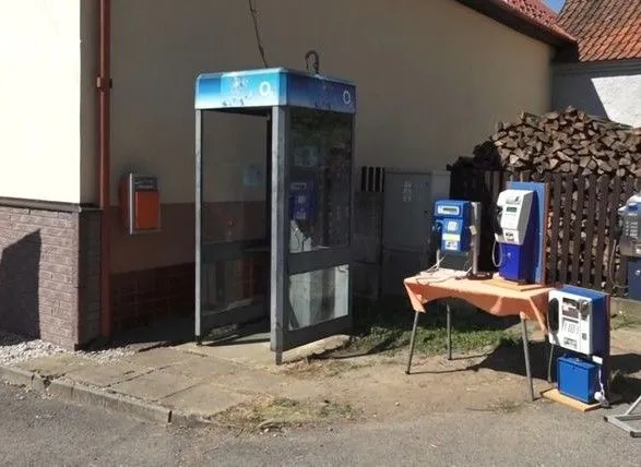 В Чехии демонтировали последнюю в стране телефонную будку