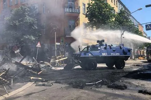 У Берліні під час виселення сквоту постраждали 60 поліцейських