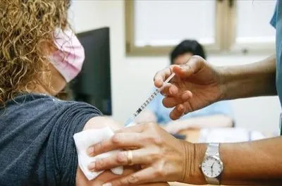 Турция начала вакцинировать граждан старше 35 лет