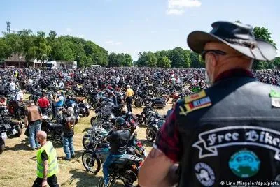 Тысячи немецких мотоциклистов протестовали против ограничения шума