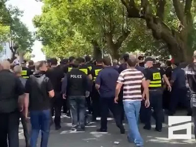 В Грузии новая волна митингов: произошли столкновения, есть задержанные