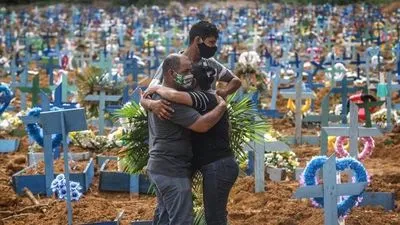 У Бразилії від COVID-19 загинуло пів мільйона осіб. Експерти попереджають про ще більше погіршення ситуації