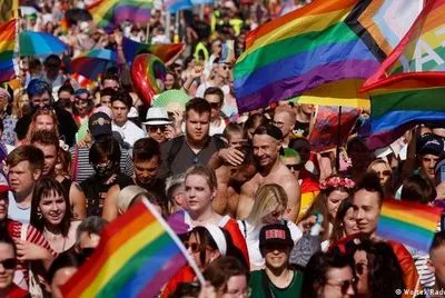 У Варшаві тисячі людей вийшли на вулиці на підтримку ЛГБТ