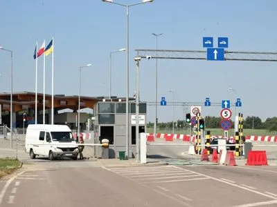 Завтра возобновят работу три пункта пропуска на границе с Польшей
