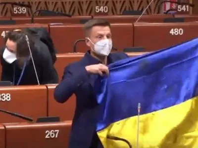В ПАСЕ не будут наказывать Гончаренко за выступление с простреленным флагом Украины