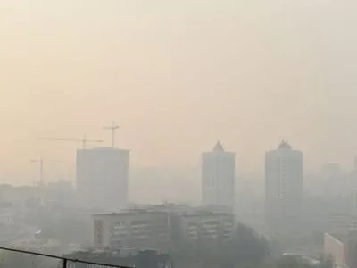 Пыльные бури в Украине: врач советует гулять среди зелени и носить маски