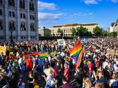 Права ЛГБТ в Угорщині: Берлін назвав помилковою заборону УЄФА на веселкову підсвітку стадіону на матч Німеччина-Угорщина