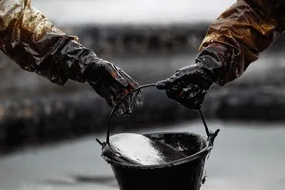 Нафта зростає в ціні на тлі скорочення запасів у США