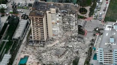 Во Флориде частично обрушился 12-этажный жилой дом, есть жертва
