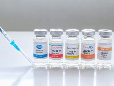 Європейський регулятор вважає ефективним і безпечним змішування вакцин від коронавірусу