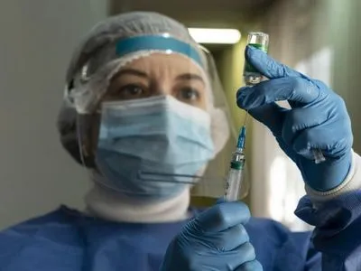 Украина вновь вышла на 80 тысяч прививок от COVID-19 за сутки