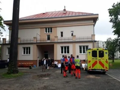 В чешской школе одновременно потеряли сознание почти 20 учеников: причина до сих пор неизвестна