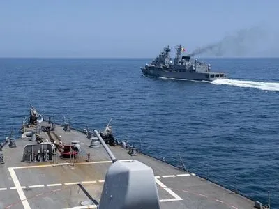 Ракетний есмінець ВМС США виходить з акваторії Чорного моря