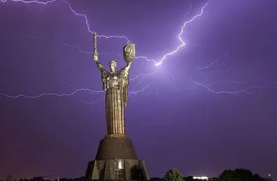 Киев днем накроет гроза