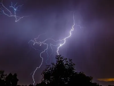 В Ровенской области во время непогоды человека ударила молния