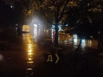 Одессу затоплен: посреди улицы образовалось озеро