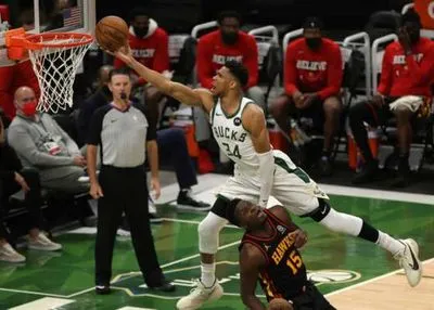Баскетбол: “Мілуокі” розгромили “Атланту” у другій грі півфінальної серії НБА