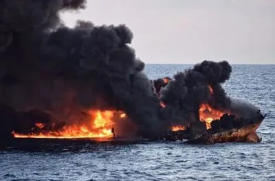 В порту Гонконга результате пожара утонули 10 крейсеров