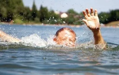 Пірнув у воду і не винирнув: на Львівщині потонув 11-річний хлопець