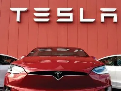 Tesla отзывает почти 300 тыс. электромобилей в Китае