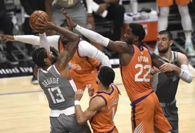 Баскетбол: "Финикс" приблизился к выходу в финал НБА