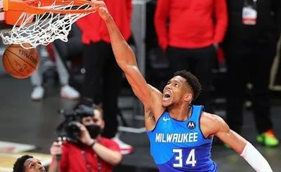 Баскетбол: "Мілуокі" вийшли вперед у півфінальній серії плей-офф НБА