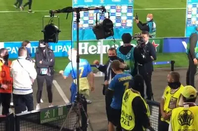 Ще одна порція футбольних емоцій: з'явилось відео, як сини вітають Шевченка з перемогою над Швецією