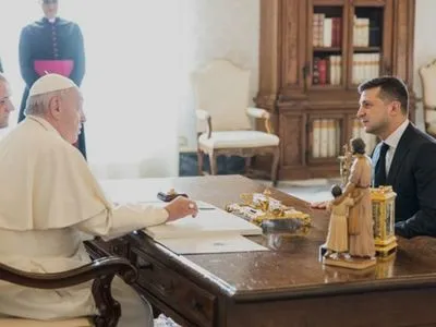 Зеленський ще раз запросив Папу Франциска в Україну: ваш візит - це кисень, що так потрібен