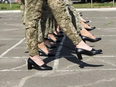 На каблуках по Крещатику: в ВСУ рассказали о подготовке женской "коробки" к параду на День Независимости