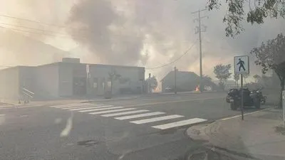 Лесной пожар уничтожил небольшой городок на западе Канады после нескольких дней рекордной жары
