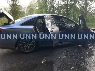В Киеве вспыхнул автомобиль, когда его тестировали водитель и механик СТО