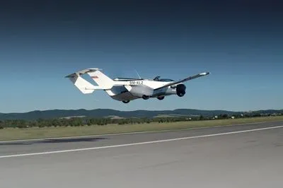Гибрид самолета и авто AirCar Klein Vision совершил свой первый междугородный рейс