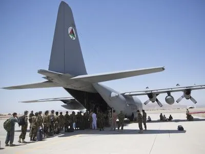 Війська США і НАТО покинули найбільшу авіабазу в Афганістані "Баграм"